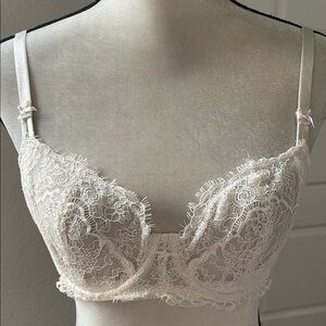 Victoria's Secret Cream Lace Underwire Bra